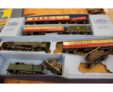 Railway Hornby Dublo electric train set in original box, unboxed carriages, rolling stock and accessories housed in large woo