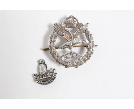 Scarce Second World War Silver Army Air Corps cap badge (Birmingham 1942), Maker J.R. Gaunt &amp; Sons together with a silver