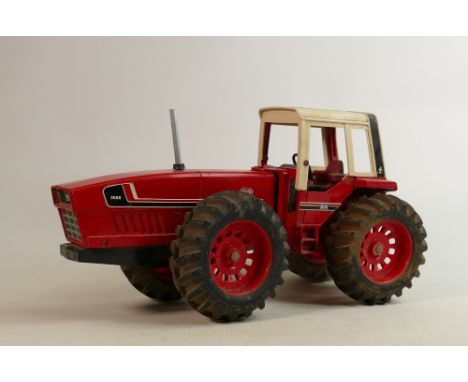 International Harvester Farm Toy Tractor 3588 2+2 : length 36cm 