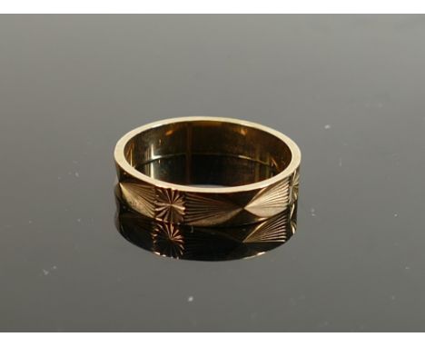 9ct gold shaped wedding  ring, size L/M,1.9g: 