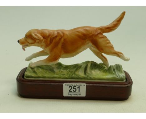 Royal Worcester Sporting Dogs Figure Golden Retriever: with plinth 