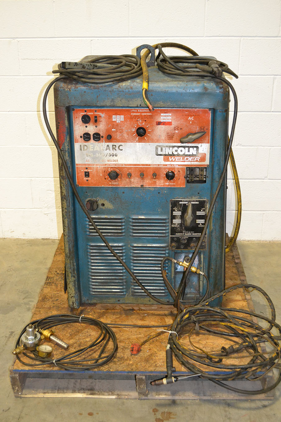 Lincoln Idealarc Tig-300/300 AC/DC Arc Welder, Input Single Phase 220V