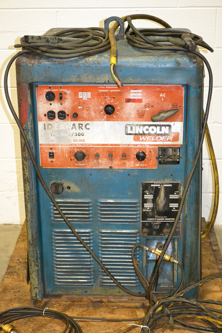 Lincoln Idealarc Tig-300/300 AC/DC Arc Welder, Input Single Phase 220V