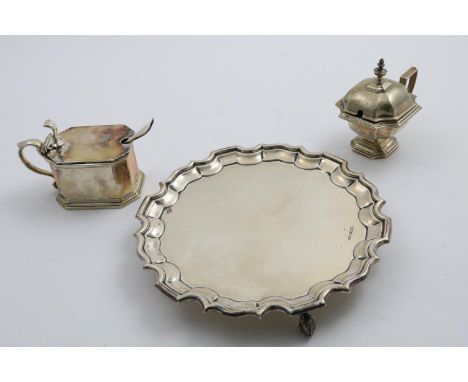 A GEORGE V SMALL SALVER of shaped circular outline by H. Wilkinson, Sheffield 1928, a Britannia Standard octagonal mustard po