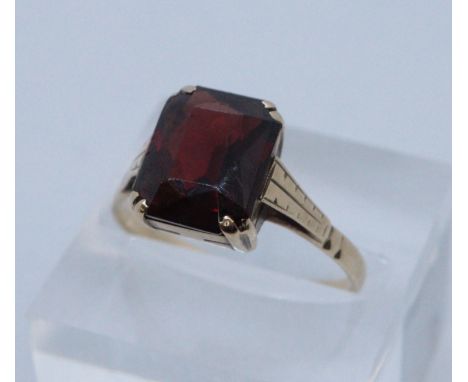 9ct gold garnet dress ring. Size L + 1/2. 2.2g approx.(B.P. 21% + VAT) 