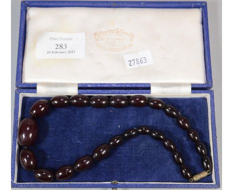 Vintage Art Deco design amber coloured bakelite bead necklace with yellow metal screw clasp. (B.P. 21% + VAT) 
