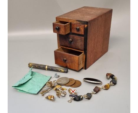 Miniature wooden four drawer specimen chest containing assorted coins, costume jewellery, filigree flower brooch, REME milita