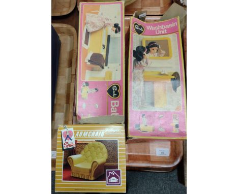 The vintage boxed Sindy items, to include: washbasin unit, armchair and bath.  (3)  (B.P. 21% + VAT) 