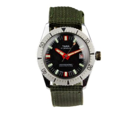 The case is 36mm with stainless steel screw back and dual rotational bezel The movement is manual wind with 17 jewels, having