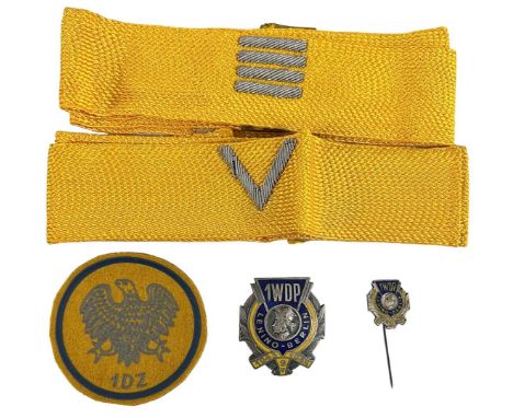 Set of 1st Warsaw Infantry Division (Warszwaska Dywizja Piechoty) militaria. This contains:Patch of 1WDPBadge with a miniatur