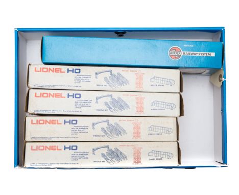 5 Lionel and Airfix HO American locomotives. 4x Lionel HO gauge Bo-Bo diesel locomotives; a Class GP-9 Penn Central 5700 in u