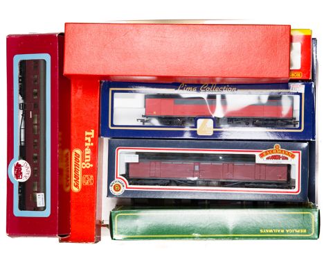 A quantity of OO railway.  Including 12 bogie passenger coaches by Bachmann, Lima, Hornby etc. Including BR WR, SR & LMR. Res