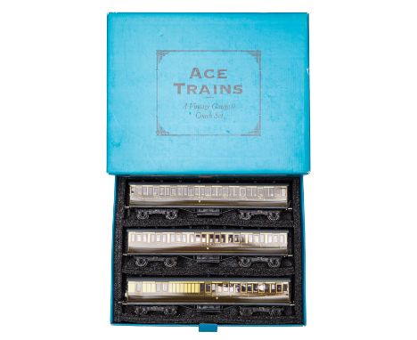 ACE Trains O gauge GWR 3-coach set. Comprising 3 bogie coaches– 1st 3rd and a brake 3rd all in chocolate & cream livery. All 