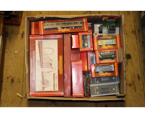 A quantity of Hornby, etc. OO railway. A   0-4-0T locomotive King George V (R368) 40. A Grand Suspension Bridge (R179). A gir