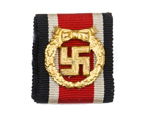 A scarce Third Reich roll of honour clasp  for the army, in its original case of issue, VGC Plate 2