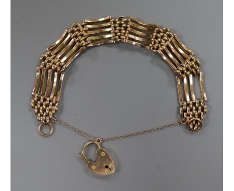 A 9ct gold gate link bracelet (a.f.) with heart shaped padlock clasp.