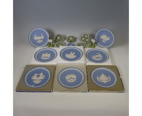 Sixteen Wedgwood Collectors pieces, including a pair of Mazak crane/ibis figurines, eight Christmas plates, all boxed, togeth