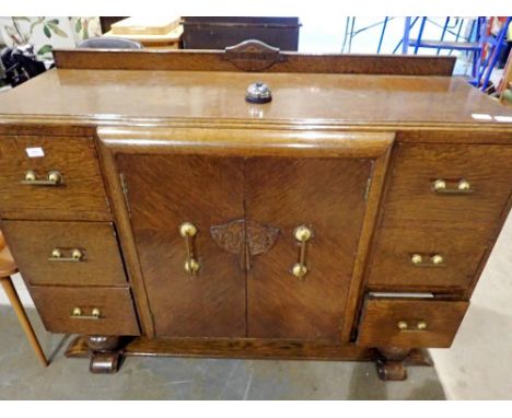 Oak sideboard with Bakelite handles, 49 x 86 x 77 cm H, item is in excellent condition with minor surface wear, all drawers a