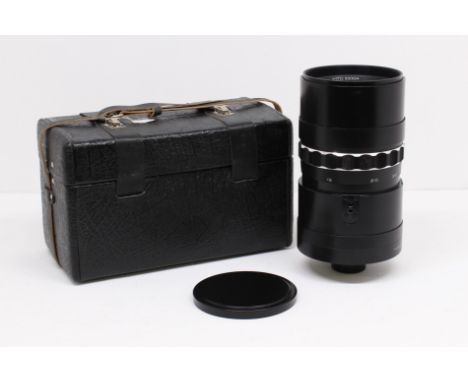  MTO: A cased, mid-late 20th century, MTO 1000A, 10.5/1100mm mirror lens, N782534. Appears in very good condition with a Pent