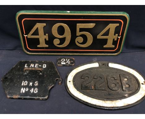  A collection of assorted railwayana to include: wooden 4954 number plate, 226B Bridge Plate, small 2 1/2 cast iron sign and 