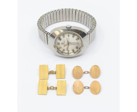 A pair of 18ct gold rectangular machine engraved chain link cufflinks, weight approx 9.6gms along with a similar oval pair 9c