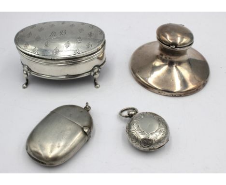 A selection of silver comprising: a George V silver oval trinket box, cover with fleur de lys and engine turned decoration, w