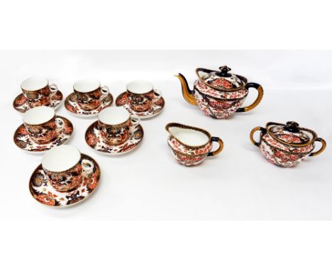 Royal Crown Derby: an early 20th century tea service with teapot, milk jug, sugar basin and 6 cups and saucers.  Condition : 