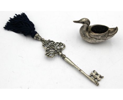 A Modern 925 silver pin cushion, in the form of a Duck, approx. 3.5cm high x 6cm long, along with a Modern 800 silver stylise