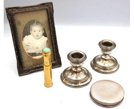 A George V silver photograph frame, of shaped rectangular form with ribbed decoration, oak easel back, silver hallmarked by W