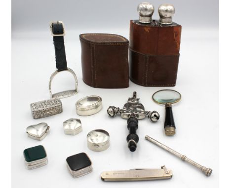 A small collection of silver to include; a pair of Modern 925 silver pill boxes inset with square shaped hardstones, one gree