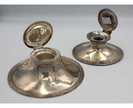 A George V silver capstan inkwell, of circular shape with reeded border and hinged cover, no liner, hallmarked Sheffield, 191