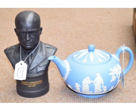 A boxed Wedgwood limited edition black basalt bust "The Eisenhower Bust", numbered 2447/5000, with certificate, and a Wedgwoo