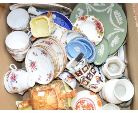 A quantity of decorative ceramics including Wedgwood, Aynsley, Royal Worcester jug, tea ware, etc.