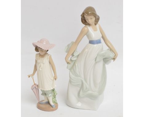 Two Nao figures of young girls, height 27cm and 19cm.