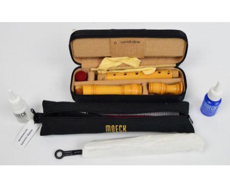 A Moeck soprano recorder no.4204 "Rottenburgh Sopran Buchsbaum", cased, also a cased maintenance kit (2).