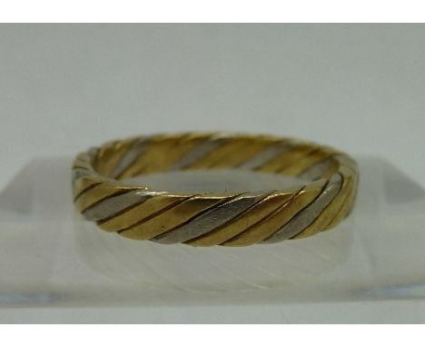 An 18ct gold ring, weight 3.2g, size L