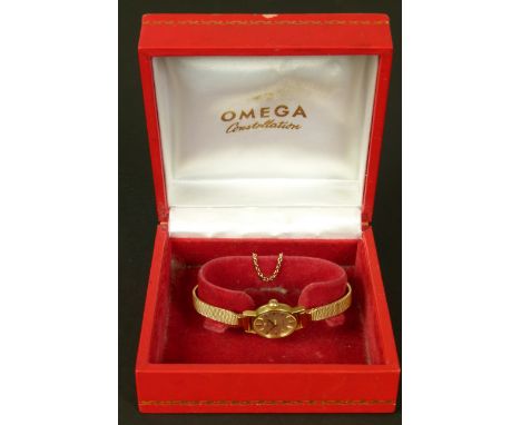 AN OMEGA LADY'S GENEVE MANUAL WRISTWATCH, c.1970, in signed 18ct gold case no. 511207, signed 620, 17 jewelled lever movement