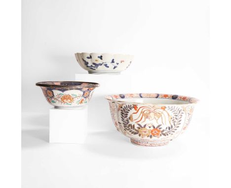 A collection of Japanese Arita bowls, 18th/19th century, each of circular or lobed form, painted with phoenixes or flowers, 1