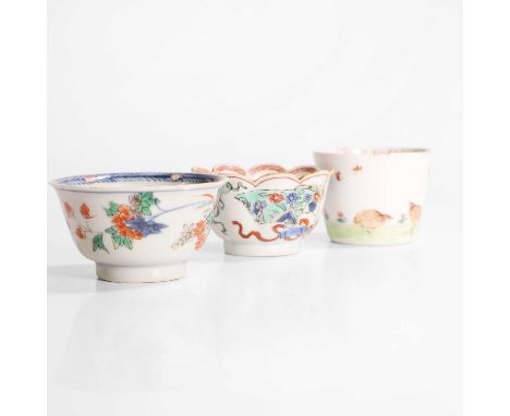 Two Chinese wucai teacups, Kangxi (1662-1722), comprising one circular and one lobed, both painted with precious objects, 6.7