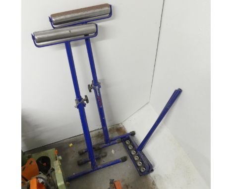 A pair of Record RPR 400 roller stands. Folded length, 100cm. 