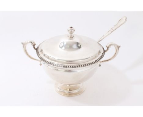 George V silver tureen and cover of typical form with egg and dart border, maker Goldsmiths & Silversmiths Co. Ltd., (London 