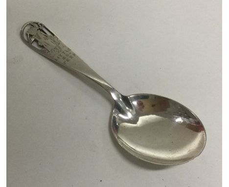 An American silver caddy spoon decorated with 'Little Bo-Peep'. Approx. 12 grams. Est. £15 - £20.