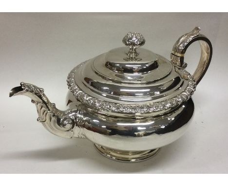 EDINBURGH: A good Scottish silver teapot of circular form with gadroon rim. 1824. By H&amp;Co. Approx. 672 grams. Est. £450 -