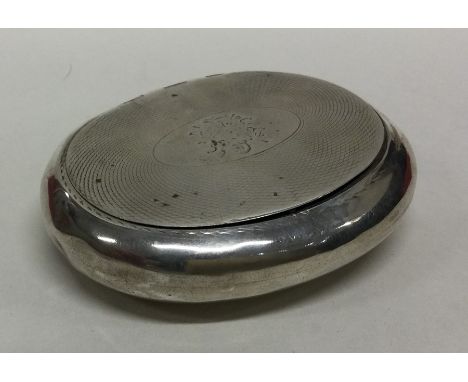 A squeeze sided silver tobacco box with engine turned decoration. London. By George Unite. Approx. 89 grams. Est. £50 - £80.