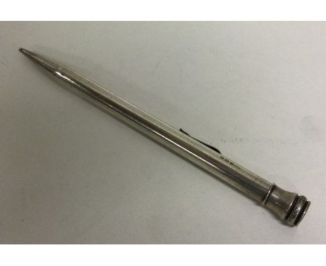 A tapering silver engine turned pencil. London 1946. Approx. 18 grams. Est. £10 - £20.