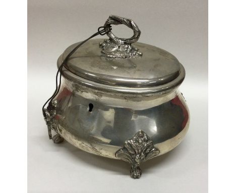 A heavy Continental silver tea caddy. Approx. 460 grams. Est. £100 - £200.