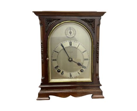 Continental early 20th century mahogany cased 8-day mantle clock, rectangular case with a flat top and fully glazed arched do