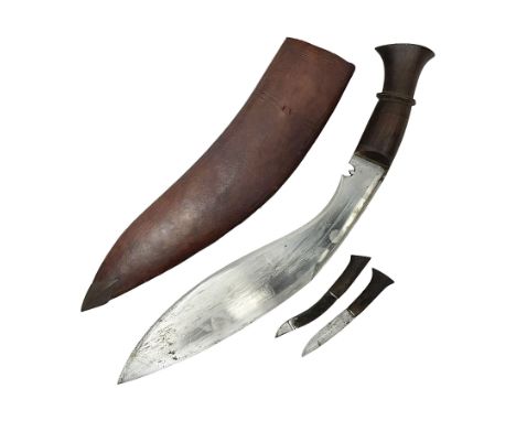 Kukri with curving blade, hardwood and brass grip in leather covered scabbard with two skinning knives, blade L33cm, overall 