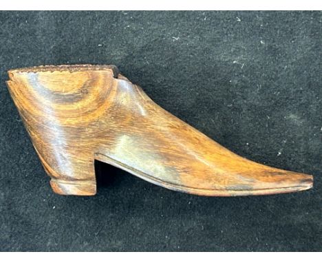 Early Victorian wooden shoe snuff box 