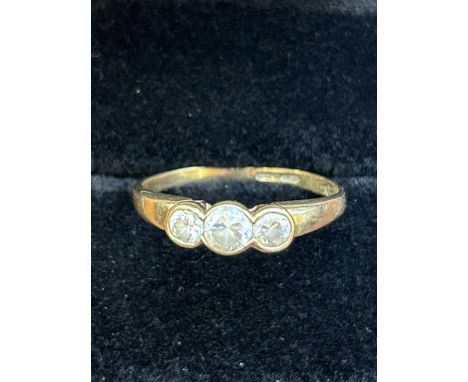 9ct Gold ring set with 3 cz stones Size O 1.6g 